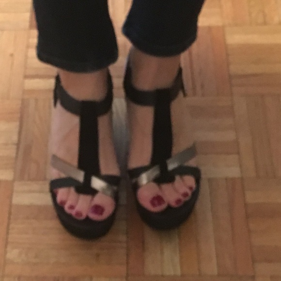 Barneys black wedge sandals. Size 39. NIB! - Picture 3 of 6